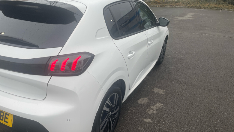 Peugeot 208 1.2 PureTech 100 Allure Premium 5dr Petrol Hatchback